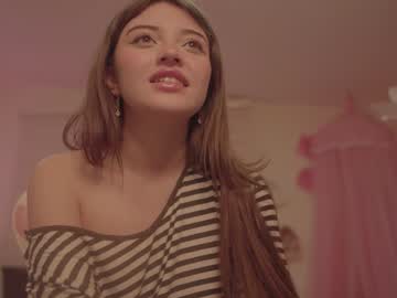 girl
        angela_5 cam image #760864
