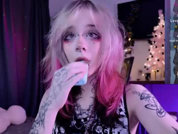 girl
        lollyshy__ cam image #5742946
