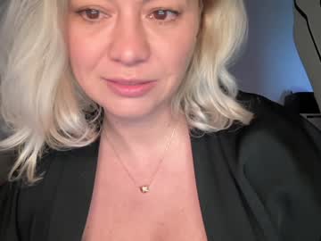 girl
        kiradivine cam image #6538678