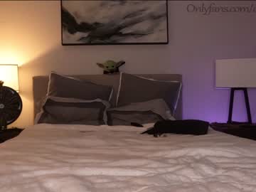 couple
        ari_lovexo cam image #154475