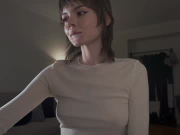 girl
        auddicted cam image #4826412