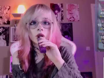 girl
        lollyshy__ cam image #6152688
