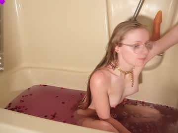 girl
        emmasky69 cam image #5601017