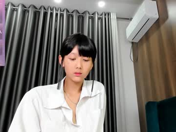girl
        little_yena cam image #4917015