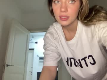 girl
        angel_from_sky cam image #6747504