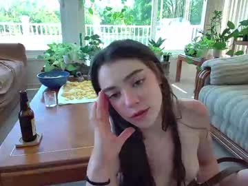 girl
        rosegold18 cam image #4468357