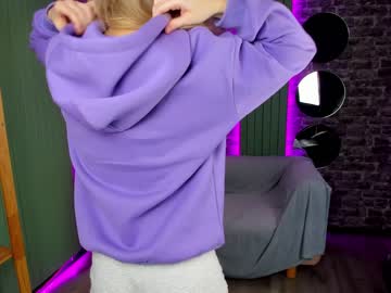 girl
        milablush cam image #3212226