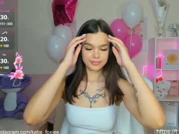 girl
        katiefoxie cam image #5207574