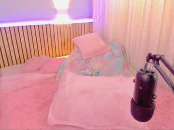 girl
        little_effy18 cam image #2841627