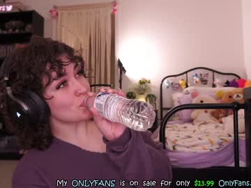 girl
        evelynpiers cam image #1032638