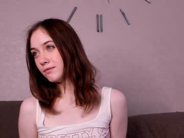 girl
        one_carolina cam image #1675651