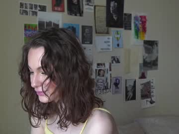girl
        daisy_mint cam image #1179071