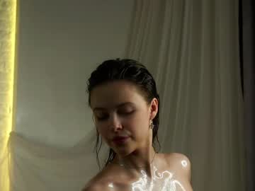 girl
        a_whole_eternity cam image #5009777