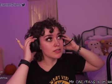 girl
        evelynpiers cam image #47822