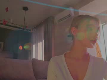 girl
        angella_kleee cam image #1219514