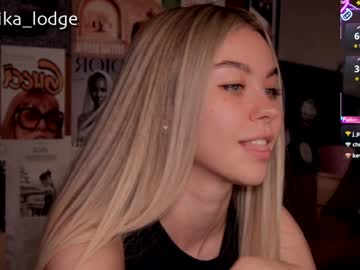 girl
        nika_lodge cam image #6647175