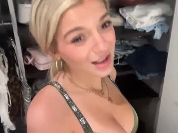 girl
        thelexirose cam image #6664114
