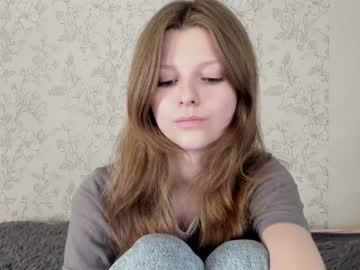 girl
        alainaestrada cam image #2701675