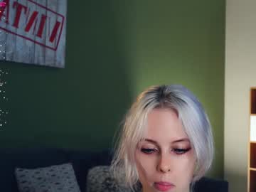 girl
        audreycarvin cam image #4846333