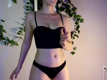 girl
        teresabriggs cam image #2529446