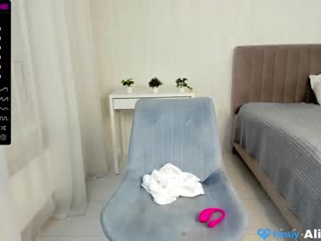 girl
        alisaa_1 cam image #507602