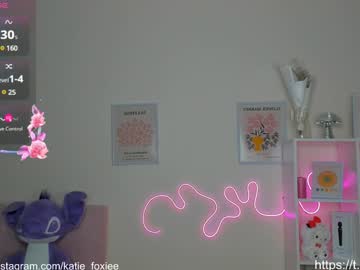 girl
        katiefoxie cam image #5473778
