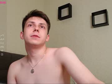 couple
        hot_hearts cam image #1241538