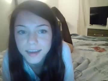 girl
        lilbbyily1 cam image #4753958