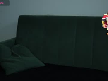 girl
        julia_cristal cam image #3352253