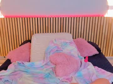 girl
        little_effy18 cam image #2319068