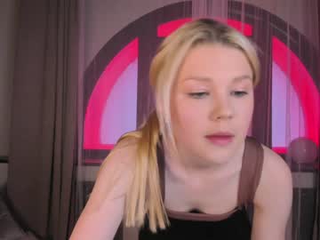 girl
        betty_blush cam image #389304