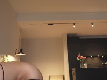 girl
        mia_elfie cam image #4588796