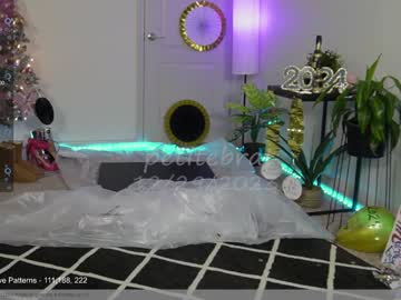 girl
        petitebrat cam image #3170698