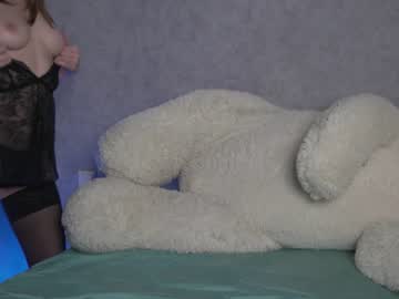 girl
        julia_cristal cam image #191457