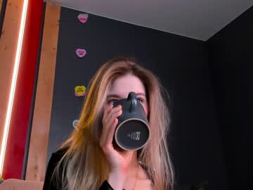 girl
        milablush cam image #3586659