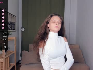 girl
        gillia_blumber cam image #2231961