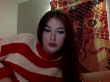 girl
        sarahivy cam image #1197759