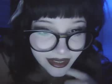 girl
        lottiepoppie cam image #3310580
