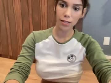 girl
        yourbonie cam image #1125650