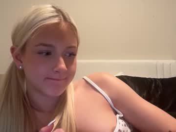 girl
        cassiemaee cam image #6995364