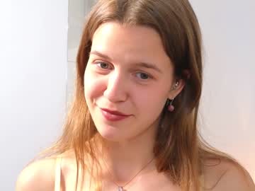 girl
        eli_sun cam image #1755144