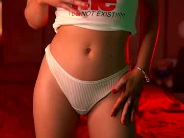girl
        nightbunny_ cam image #5210192