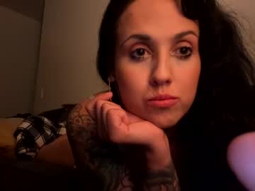 girl
        lainylovesyou cam image #3985254