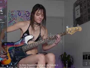 girl
        petitebrat cam image #4347895