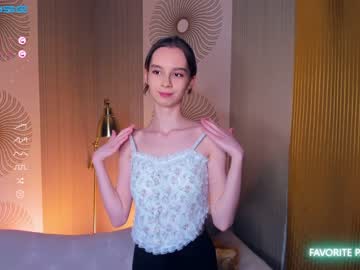 girl
        happiness_call cam image #1404328