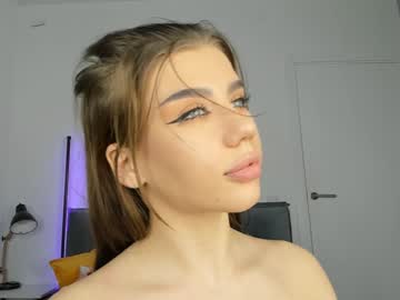 girl
        jenie_fire cam image #4937672