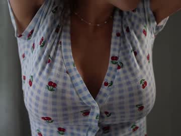 girl
        littlegreekflower cam image #6444223