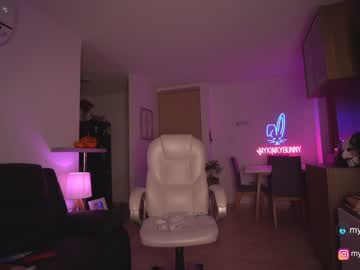 girl
        mykinkybunny cam image #61146