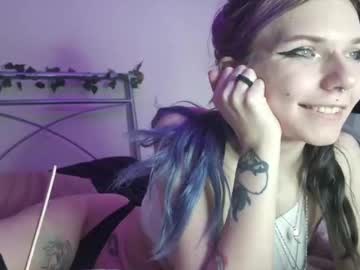 girl
        lizzyylovesick cam image #4283309