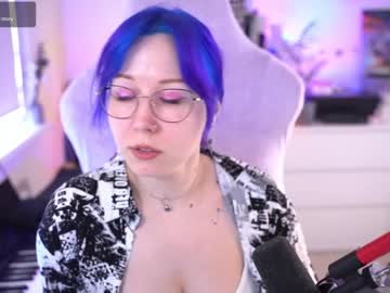 girl
        blue_mooncat cam image #4332839